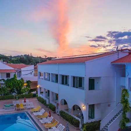 Chandris Aparthotel 4*