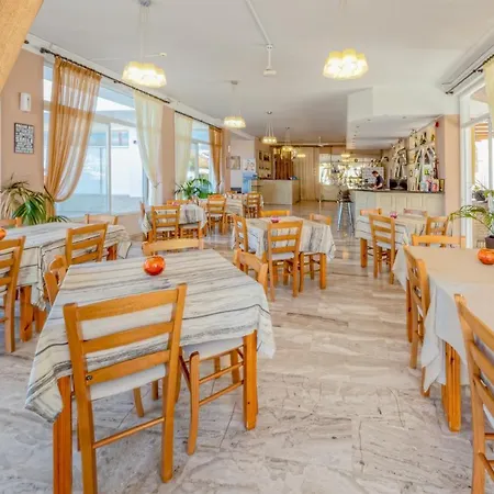 Chandris Apartmanhotel 4*
