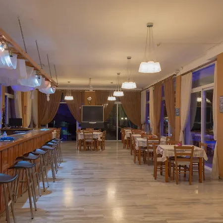 Chandris Aparthotel 4*